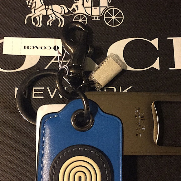 (UNISEX) COACH - BOTTLE OPENER KEY FOB (NWT) - Picture 3 of 11